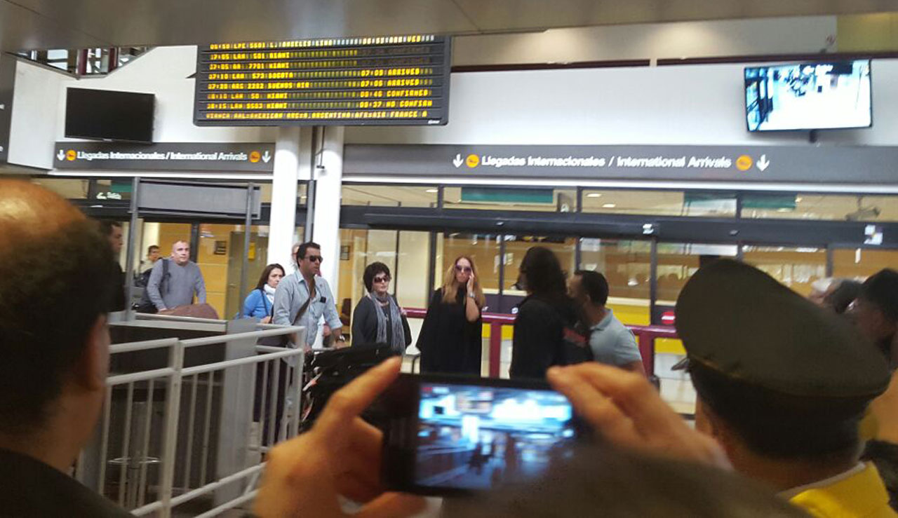 Lucero llega a Chile