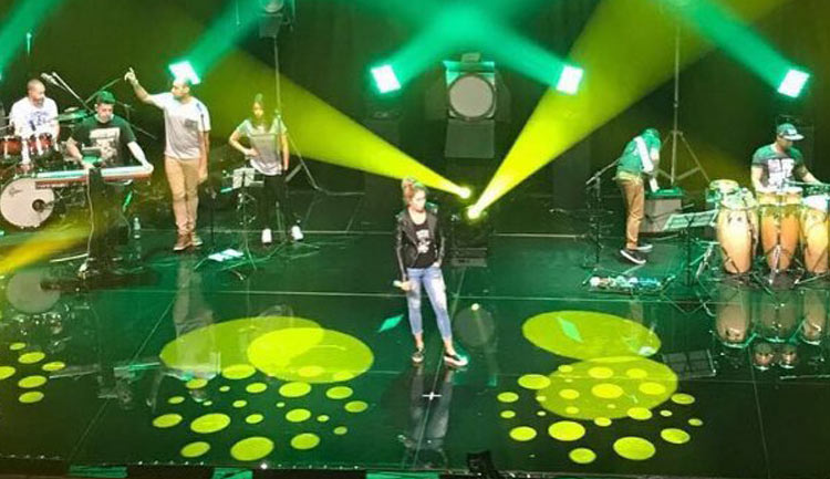 Lucero ensaya para el show en Brasil