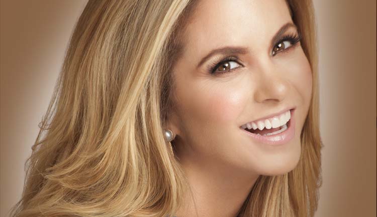 Lucero Más enamorada con banda