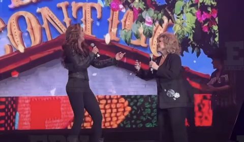 Lucero y Angélica María juntas cantando en el Auditorio Nacional