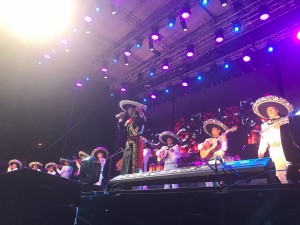 Lucero en Culiacán Sinaloa dando show con mariachi y banda  
