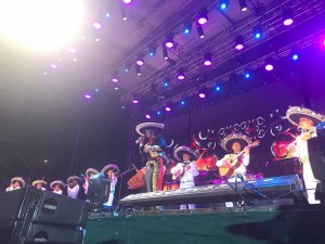 Lucero en Culiacán Sinaloa dando show con mariachi y banda  