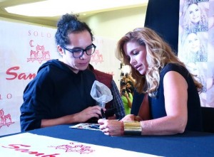 Lucero firmando autógrafos en Sanborns 2017