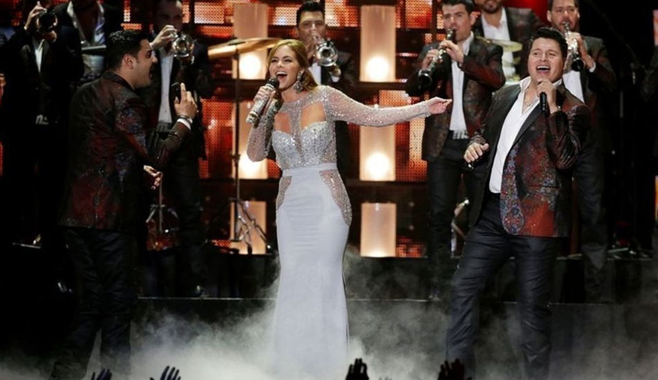 Lucero y Banda MS en Billboard