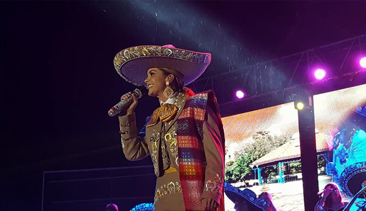 Lucero en la Feria de Chiapas