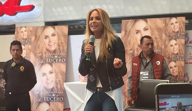 Lucero en Sanborns Satelite