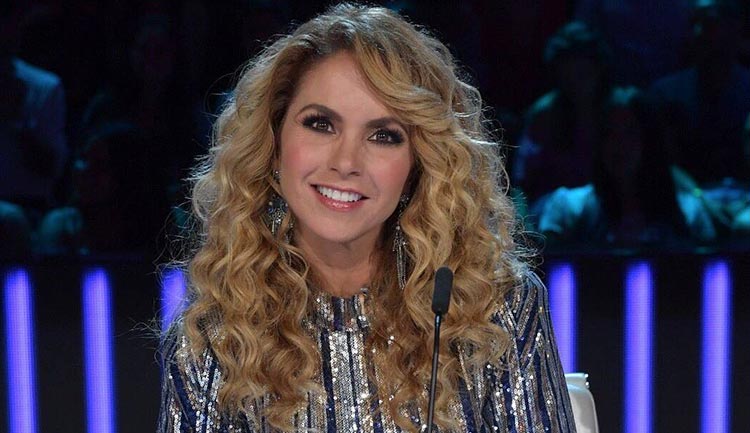 Lucero en La Reina de la Cancion