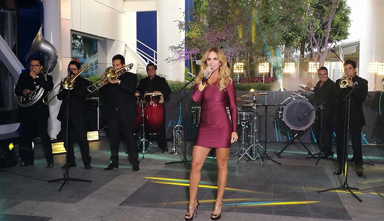 Lucero en el Noticiero de Paola Rojas en Televisa