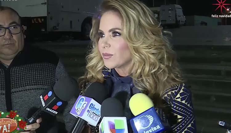 Lucero entrevistada afuera de la Basilica de Guadalupe en 2017