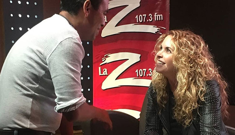 Lucero firma boletos para Auditorio Nacional