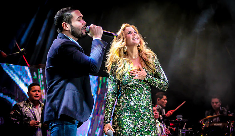 Lucero A Través del Vaso