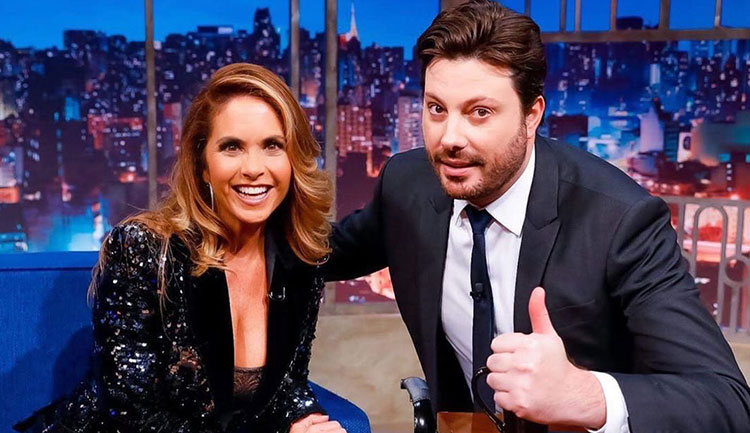 Lucero en The Noite en Brasil