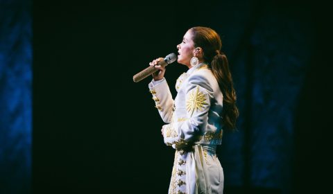 Billboard reconoce "Llorar" de Lucero como una de las mejores canciones