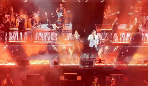 Lucero y Mijares cantaron ante miles de personas en Cancún
