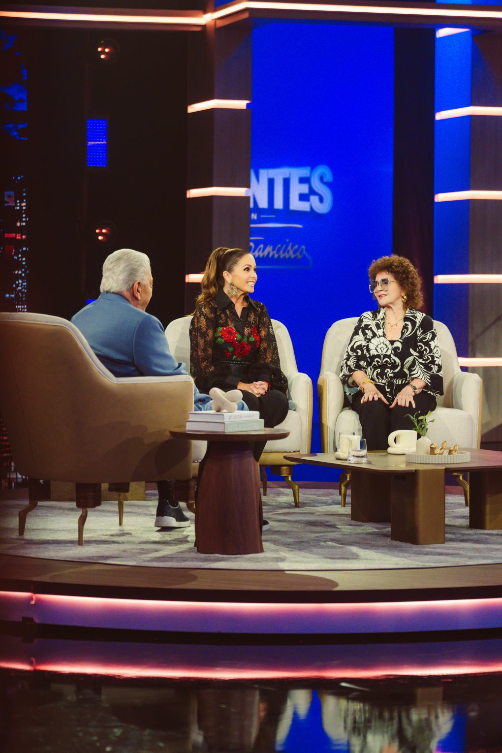 Lucero en Gigantes con Don Francisco
