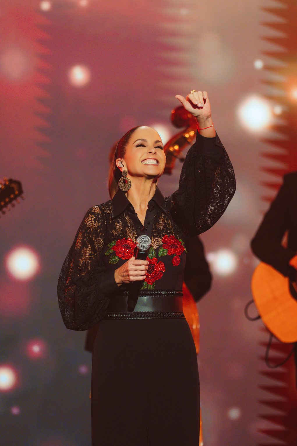 Lucero en Gigantes con Don Francisco