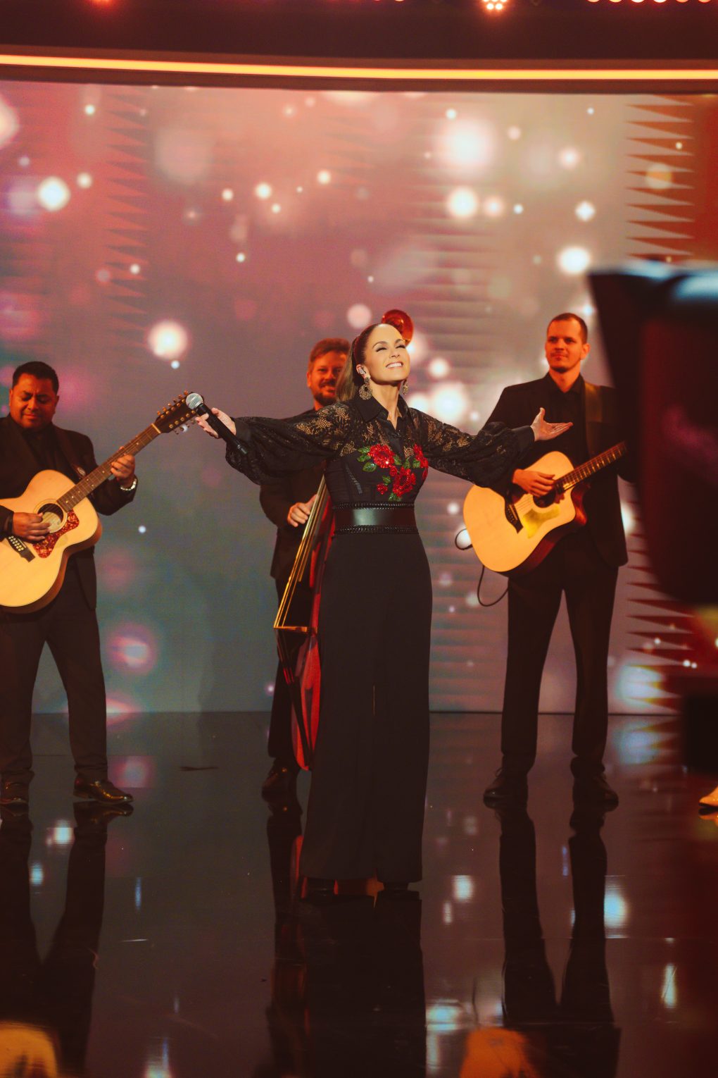 Lucero en Gigantes con Don Francisco