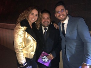 Lucero develando la placa de El Beso de la Mujer Araña con Chantal