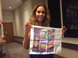 lucero-convive-con-fans-brasil-0001