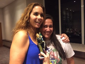 lucero-convive-con-fans-brasil-0014