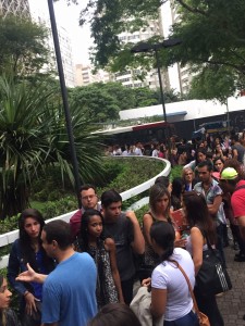 lucero-convive-con-fans-brasil-0018