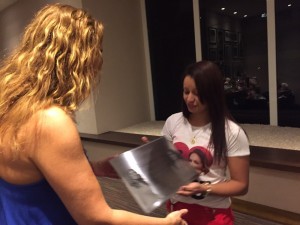 lucero-convive-con-fans-brasil-0019