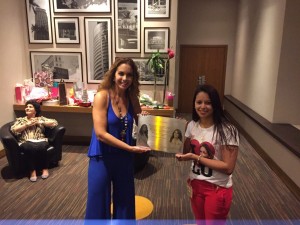 lucero-convive-con-fans-brasil-0024