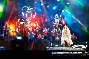 Lucero en Culiacán Sinaloa dando show con mariachi y banda  