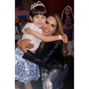 Lucero fiesta de Carinha de Anjo y cumpleaños 48