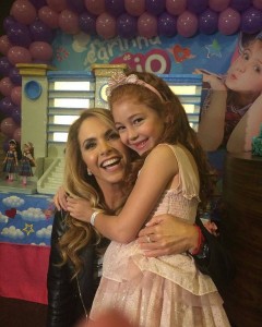 Lucero fiesta de Carinha de Anjo y cumpleaños 48