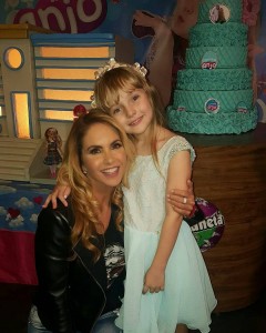 Lucero fiesta de Carinha de Anjo y cumpleaños 48