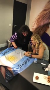 Lucero firma autógrafos en Brasil con su disco Brasileira