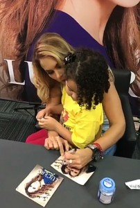 Lucero firma autógrafos en Brasil con su disco Brasileira
