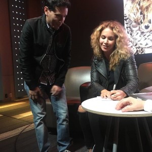 Lucero firma boletos del Auditorio Nacional