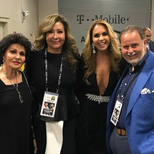 Lucero cantó el himno nacional mexicano en la pelea del Canelo Álvarez  