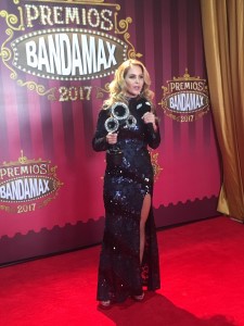 Lucero Solista Femenina del Año en Premios Bandamax por Enamorada con Banda