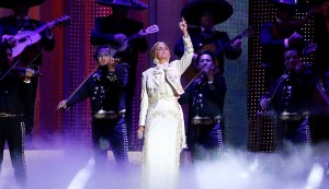 Lucero en Premios Tu Mundo