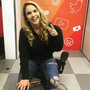 Lucero hizo Facebook Live en Brasil vía SBT Online y Carinha de Anjo
